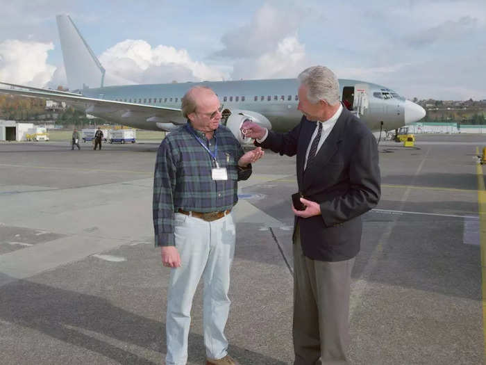 The first two BBJ 737s were delivered the week of November 23, 1998, with one going to General Electric and the other going to an undisclosed buyer.