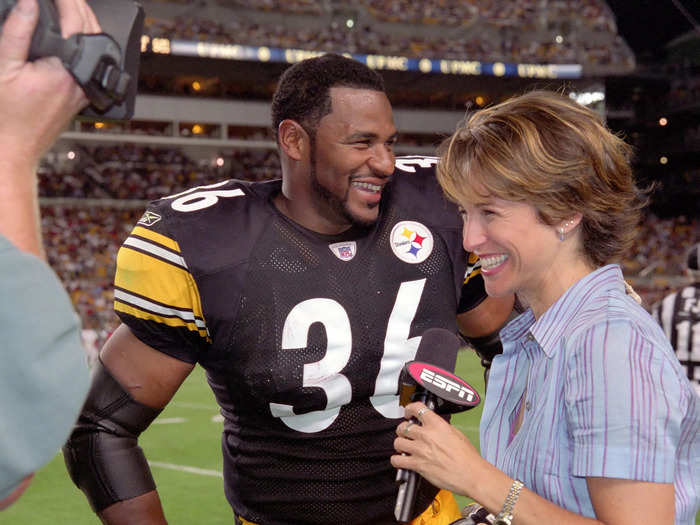 Jerome Bettis embraced his weight to become one of the biggest running backs in NFL history.