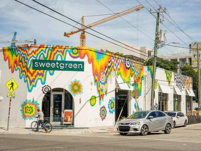 Even chain businesses and fast-food restaurants received the mural treatment, like this highly Instagrammable outpost of Sweetgreen.