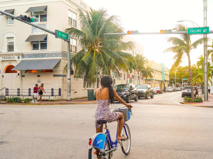 From Ocean Drive to Lincoln Road, I saw many people in South Beach on Citi bikes, a common way to explore the neighborhood.