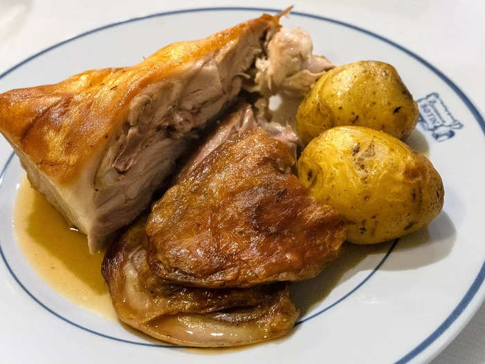 There are other restaurants in the immediate area that try to replicate what Botín does — especially the roasted lamb and pork — but accept no substitutes in this case.