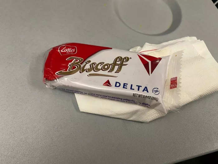 Both offered enough to munch on during the quick one-hour flight, but one was not significantly better than the other.