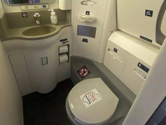 I was most impressed by the huge lavatory at the back of the plane. The bathroom had a large baby-changing table and plenty of space to move. JetBlue