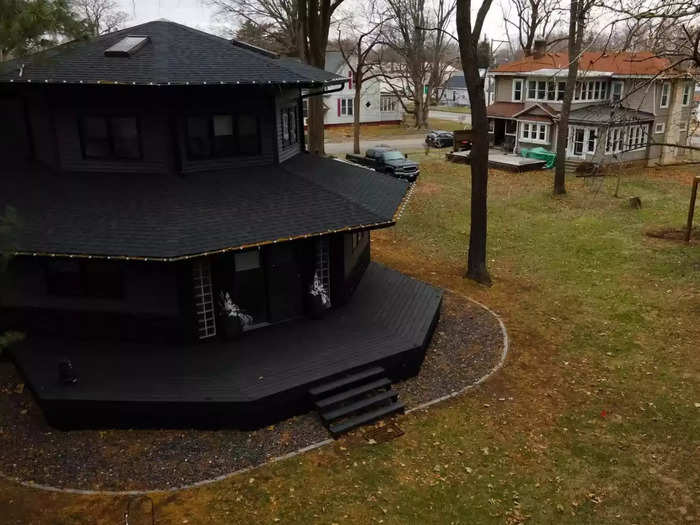 A property listing for an all-black house on sale for $250,000 in Lincoln, Illinois, is going viral after being branded the "goth" house.