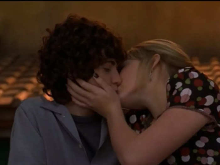 Lizzie finally kissing Gordo in "The Lizzie McGuire Movie"