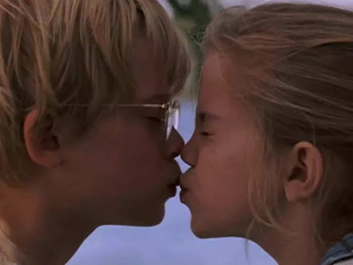 The adorably innocent first kiss between Thomas J. and Vada in "My Girl"