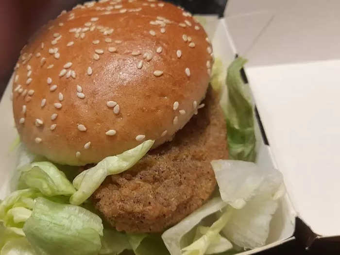 The KFC burger was served on top of a bed of vegan mayo and lettuce — and lots of it.