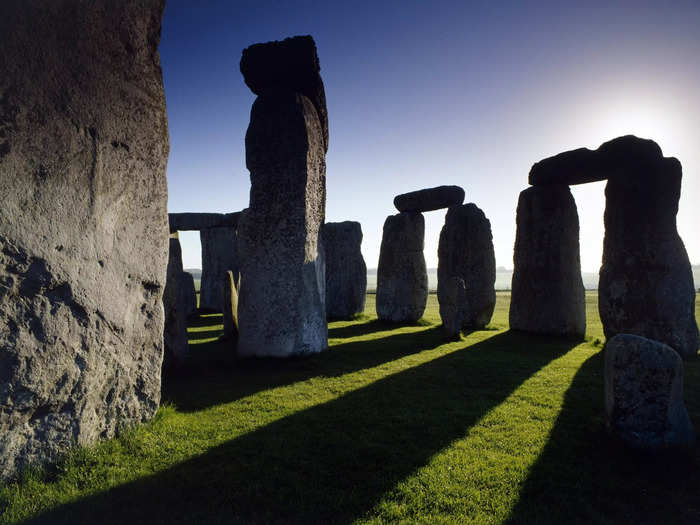 Archaeologists discovered 2 ancient graves of a mother and baby near Stonehenge in England