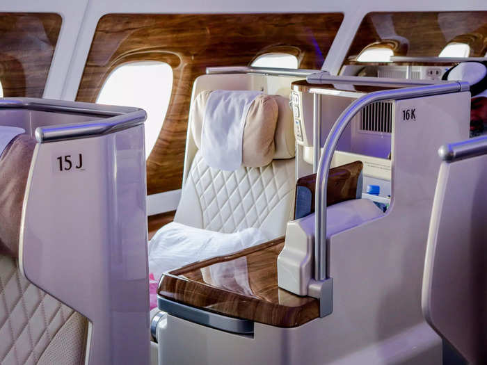 A 1-2-1 seat configuration offers each passengers direct aisle access, unlike on Emirates