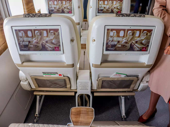 The cream-colored seats feature anti-stain leather with stitching and wood panel finishing comparable to those found upstairs in business class. Premium economy class, after all, is a compromise between economy class and business class.