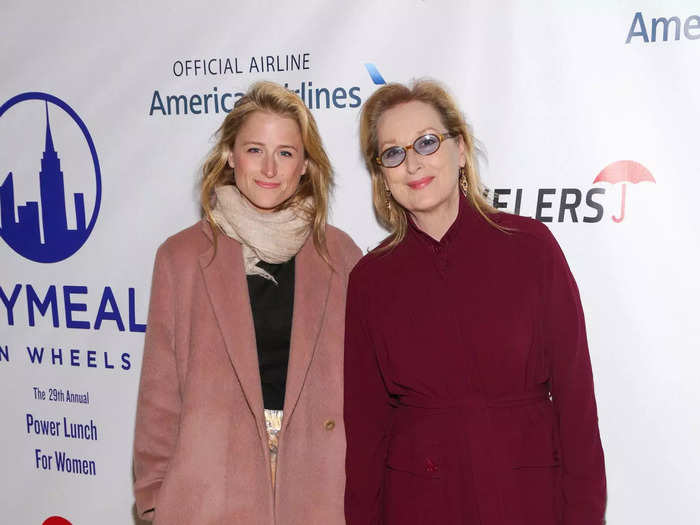 The resemblance was strong between Mamie Gummer and Meryl Streep when they posed together in November 2015. They also wore similar winter fashion: bright coats, dark boots, and wispy hairstyles.