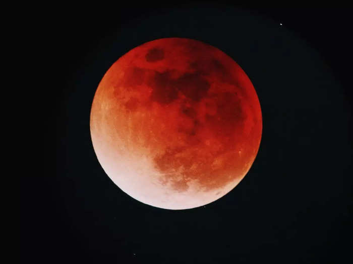 Lunar eclipse on October 25