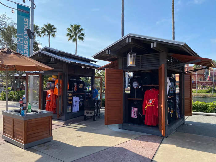 There were also merchandise kiosks spread throughout CityWalk, though they never seemed very busy.