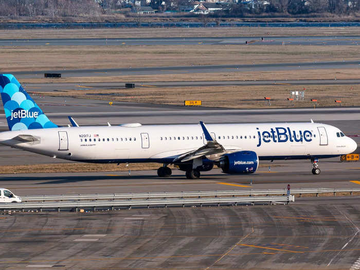 The A321neo can be found flying on JetBlue main route network in the Western Hemisphere while the newer A321neoLR is used solely for transatlantic flights between the US and Europe, flying JetBlue