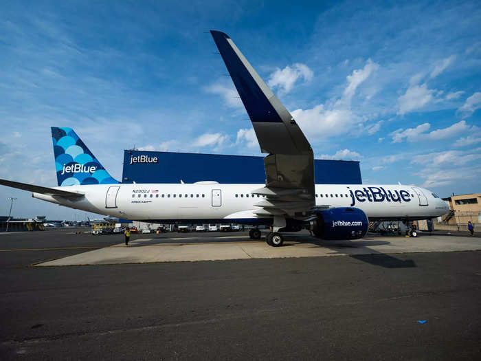 JetBlue Airways began flying the A321neo in 2019 and has two versions of the aircraft, the A321neo and A321neoLR, each with their own layout.