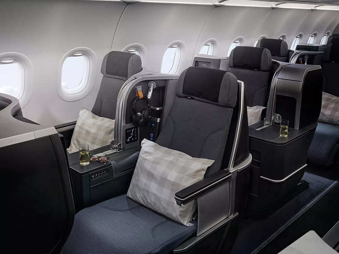 SAS Scandinavian Airlines offers a three-class configuration on its A321neoLR aircraft, including business class, premium economy class, and economy class.