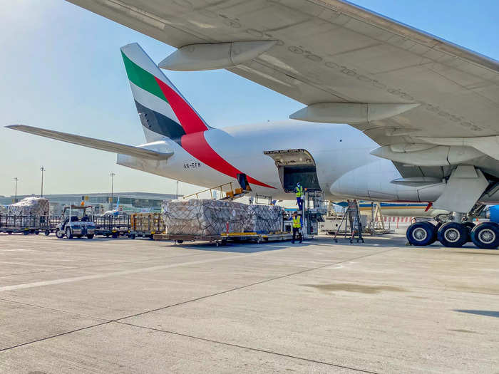 Loose boxes, almost like luggage coming off a passenger aircraft, still need to be manually offloaded and stacked by handlers, however.