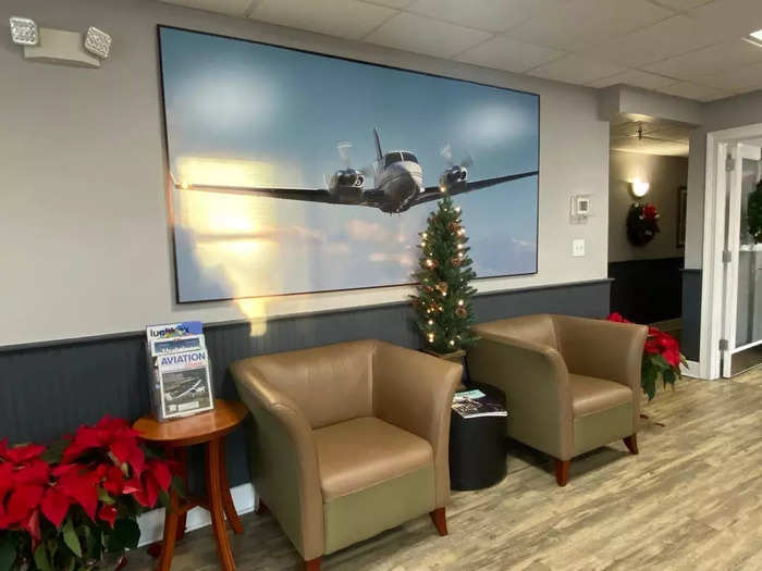 The FBO itself was extremely nice and cozy, with a medium-sized lobby featuring comfortable armchairs...