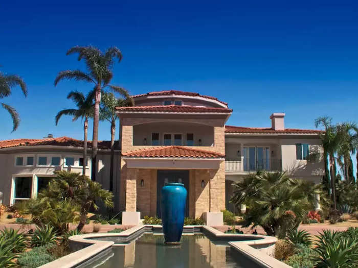 The first impression of the mansion is its long driveway and water fountain.