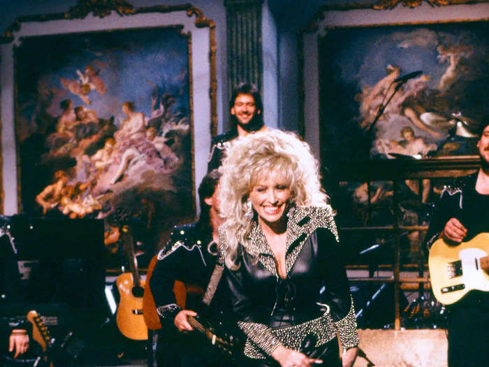 She showed off her rocker chick side while performing on "Saturday Night Live" in 1989.