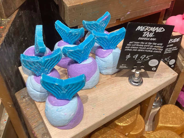 ... mermaid-inspired bath bombs ...