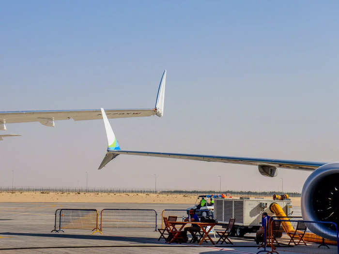 And on the wings, new "advanced technology" winglets increase the aerodynamic efficiency of the aircraft using laminar fuel that also contributes to a reduction in fuel burn.