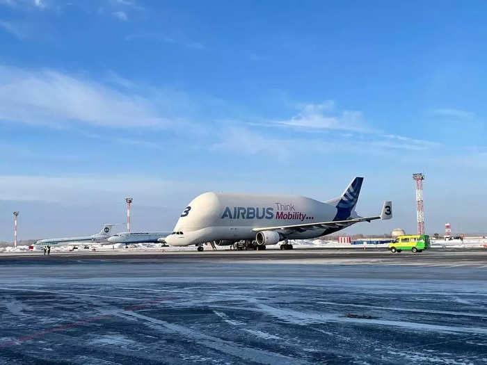 The last innovation design is Airbus’ new Multi-Purpose Pallet (MPP) specifically developed to raise cargo five meters above the ground and load directly into the Beluga’s nose. The MPP’s first operational mission was the BelugaST’s flight to Kobe, Japan.