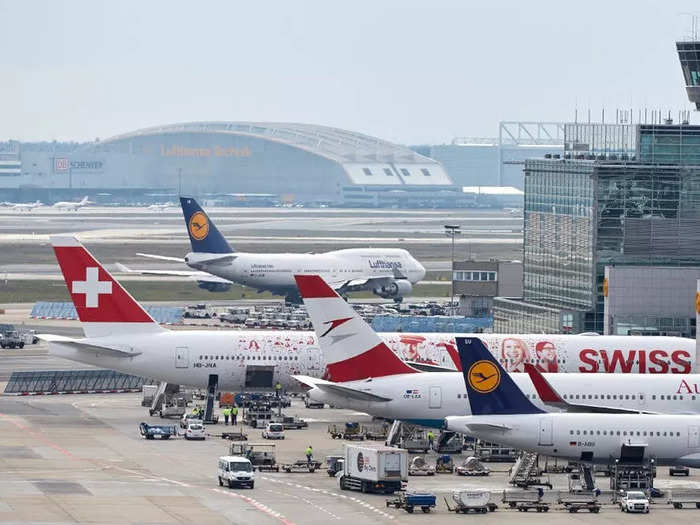 The Lufthansa Group consists of several airlines, including Lufthansa and its regional partners, Eurowings, Eurowings Discover, SWISS and its subsidiary Edelweiss Air, Austrian Airlines, Brussels Airlines, and Lufthansa Cargo. So far, only SWISS and Lufthansa will have the new premium seats.