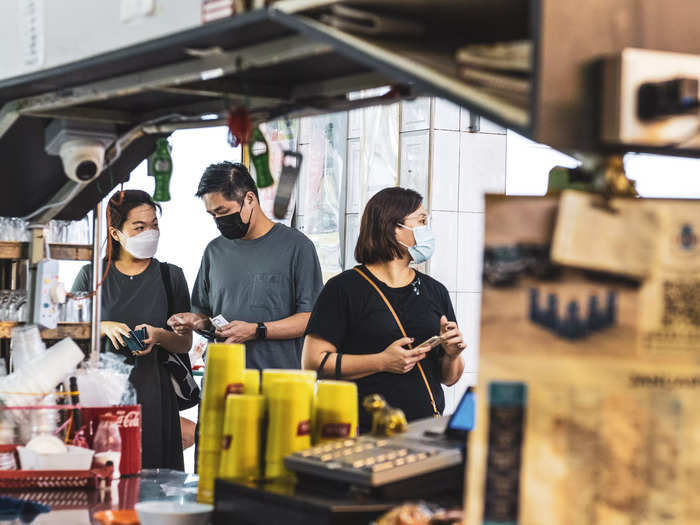 While there were only 10 people when I began to queue for the noodles, a dozen more joined soon after.