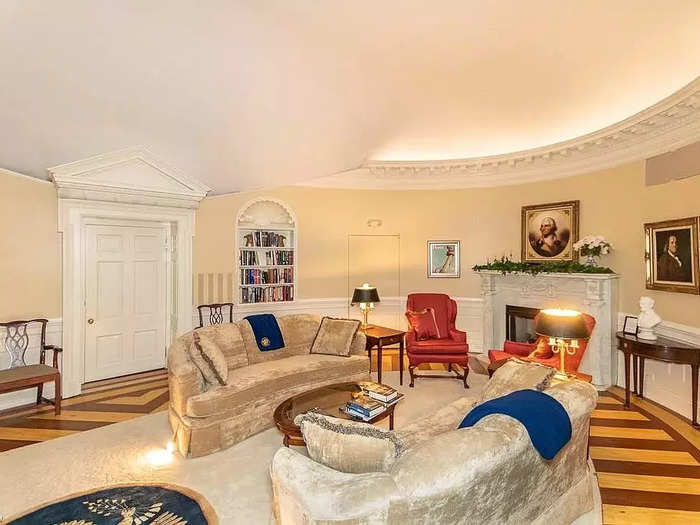 Previous occupants, Lou and Carolyn Fidanza, built the office to match the decor of George W. Bush and Obama