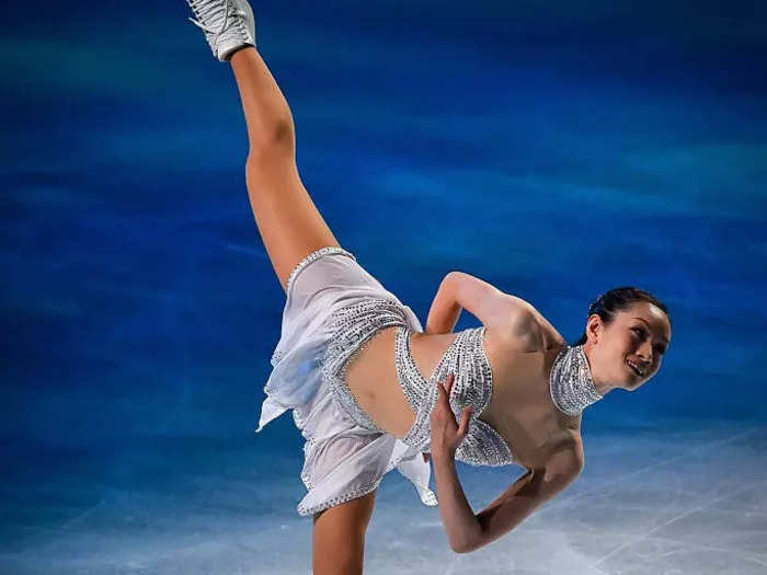 Shizuka Arakawa wore a light blue dress with criss-crossing straps of fabric in 2015.