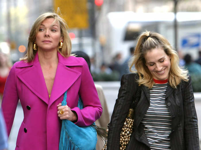 Carrie and Samantha going out for drinks — off-screen