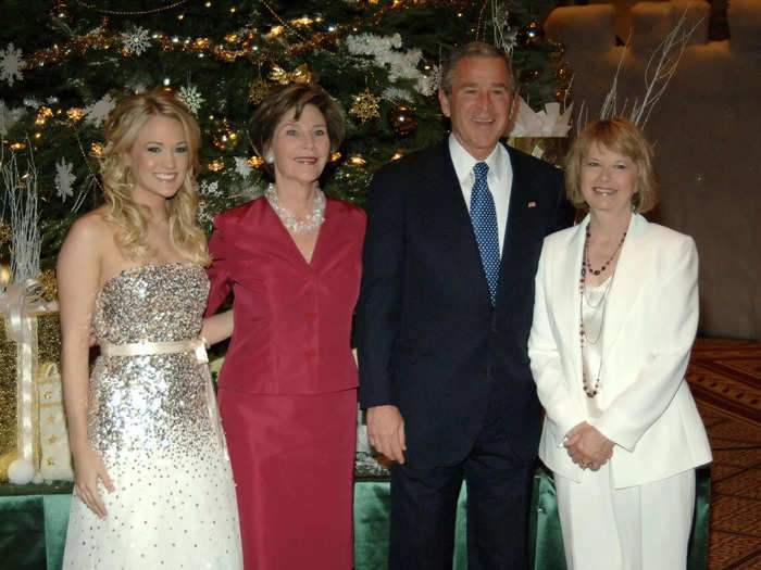 In 2005, Carrie Underwood wore a strapless white gown covered in gold sparkles for an event hosted by the 43rd president.