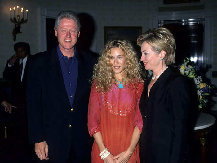 Sarah Jessica Parker went with a more casual look to meet the Clintons in 1999. She donned a pink-and-orange tie-dye dress, multiple bangles, and a statement blue necklace.