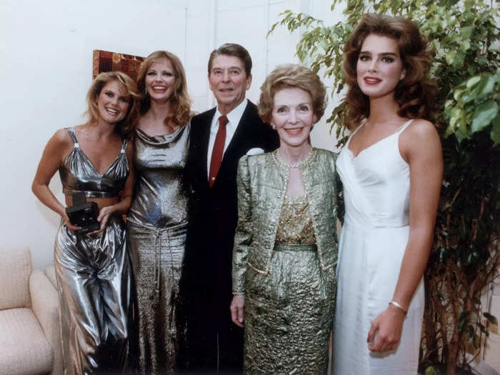 He then posed with models in 1983. Christie Brinkley wore a silver crop top with matching pants, Cheryl Tiegs donned a scoop-neck dress, and Brooke Shields chose a white sleeveless gown.