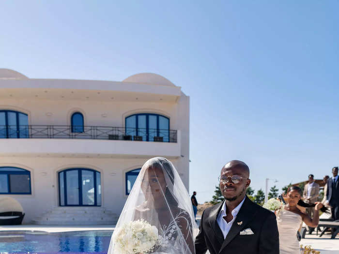 Kehinde also wore a veil to her wedding ceremony.