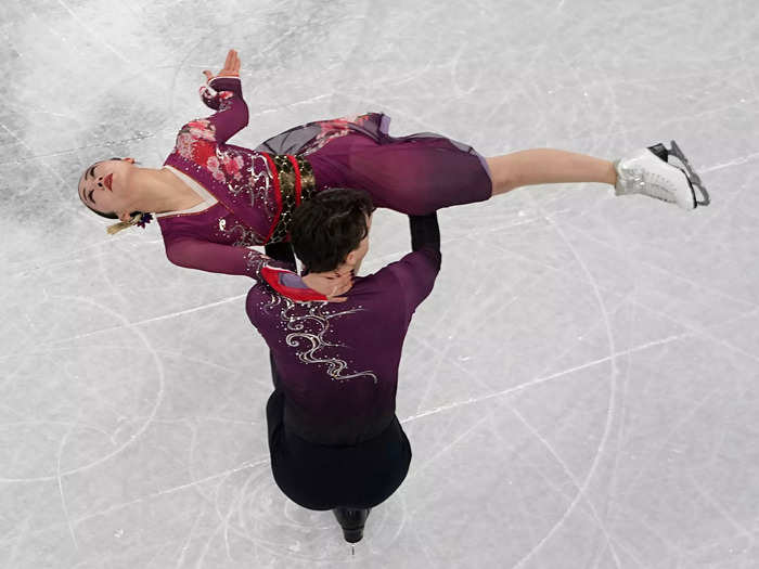 5. Misato Komatsubara and Tim Koleto from Japan wore kimono-inspired costumes in a deep burgundy color.