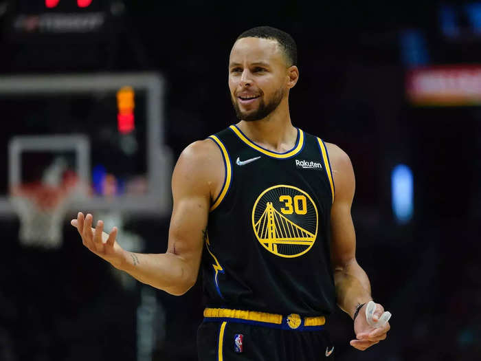 Steph Curry eats meat and dairy in the morning, but has a plant-based lunch and dinner