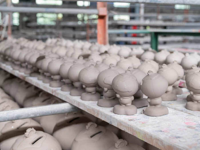 The ceramics are then left to air-dry for a while.