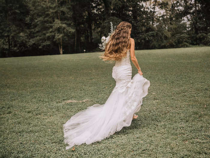 When it came time to plan their wedding, the couple knew they wanted to have an outdoor event because of their shared love of the beach.