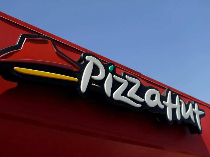 I also visited Pizza Hut to see how the other major chain compares.