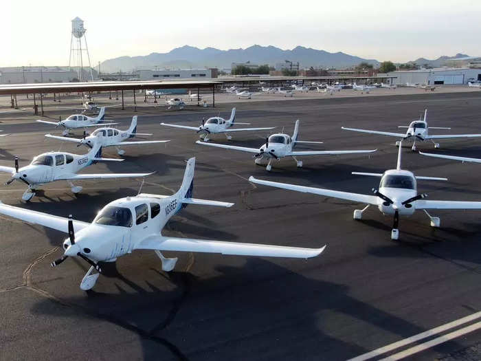 The TRAC Series takes the capabilities and flight characteristics of the popular SR20 general aviation plane and adds advanced technologies that are standard on modern airliners.