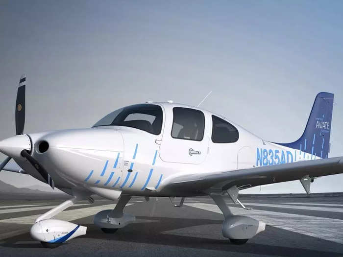 For training, Aviate uses specially tailored Cirrus TRAC SR20 single-engine aircraft that was purpose-built for flight instruction.