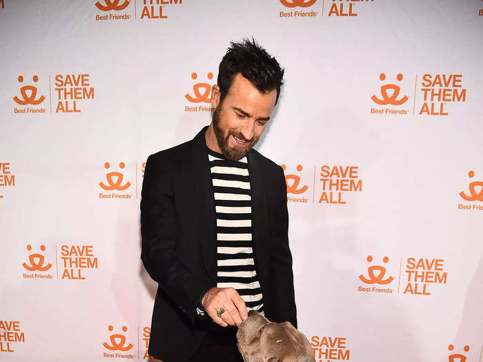 Justin Theroux takes his pit bull, Kuma, with him everywhere.