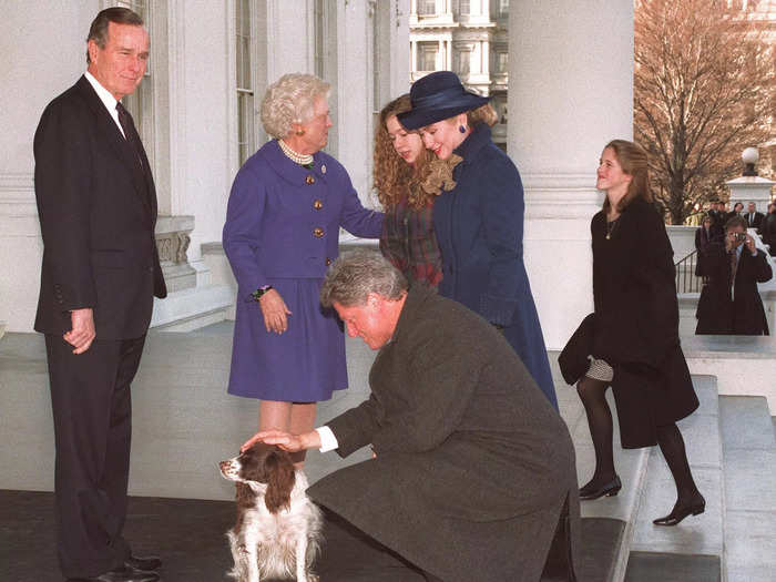 She was wearing her famous pearls when greeting the Clintons on her last day as first lady.