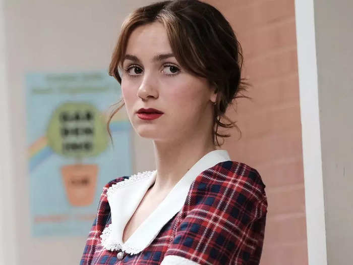 Maude Apatow portrays Lexi Howard, Cassie