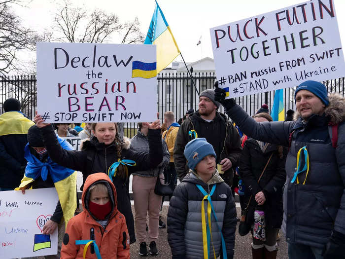 Hundreds rallied in front of the White House on Saturday