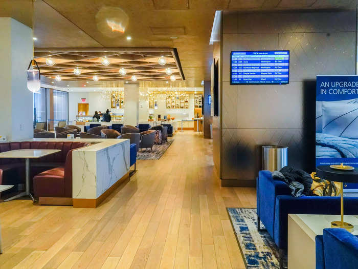 The Metropolitan Lounge is a quiet waiting area for select Amtrak customers with comfortable seats and free snacks and drinks.