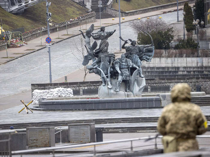 Some men are returning to Kyiv to volunteer.