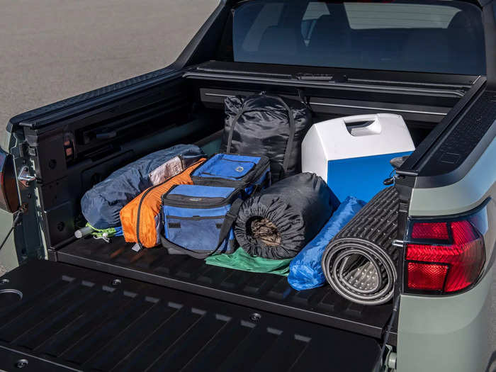 Payload capacity is about even: 1,564 pounds for the Maverick and 1,609 for the Santa Cruz.